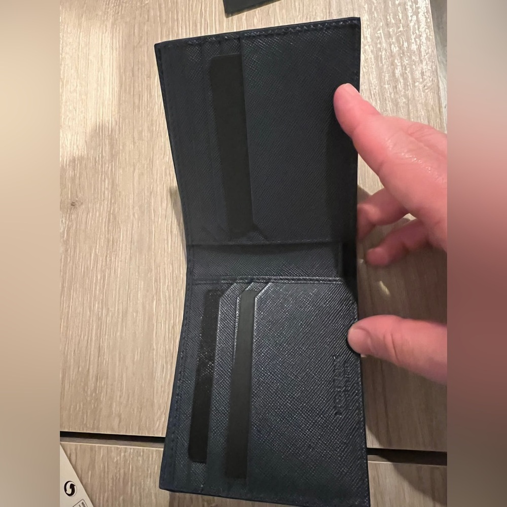 Beautiful BRAND NEW men's Mont Blanc wallet - Picture 2 of 5
